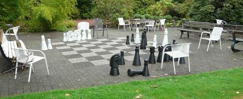 Aire de jeux d’échecs dans le parc municipal de Hanovre.